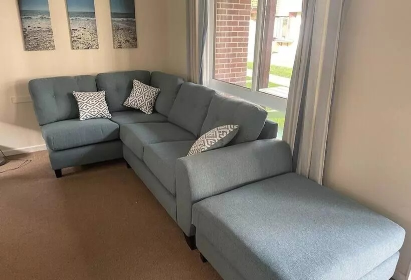 Trevithick By The Beach For Families & The Pooch