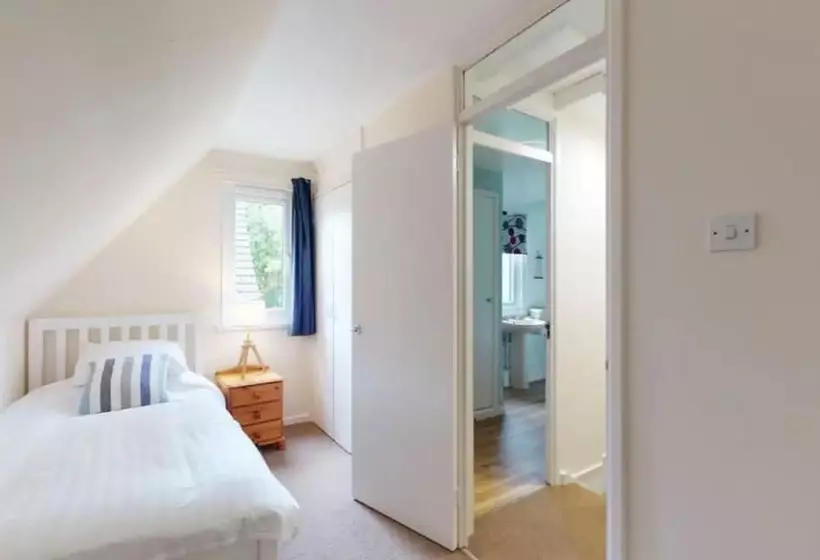 Trevithick By The Beach For Families & The Pooch