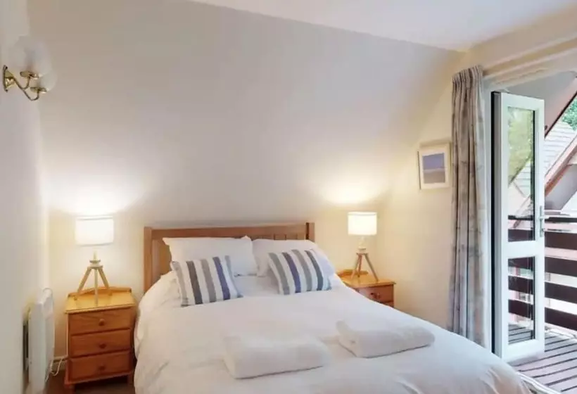 Trevithick By The Beach For Families & The Pooch