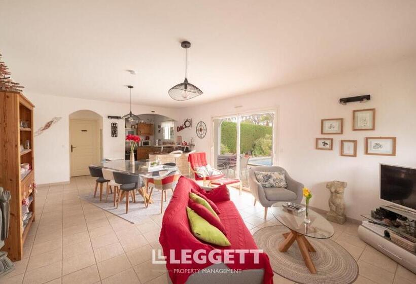 Beautiful Louisiana Villa Sleeps 6 With Pool