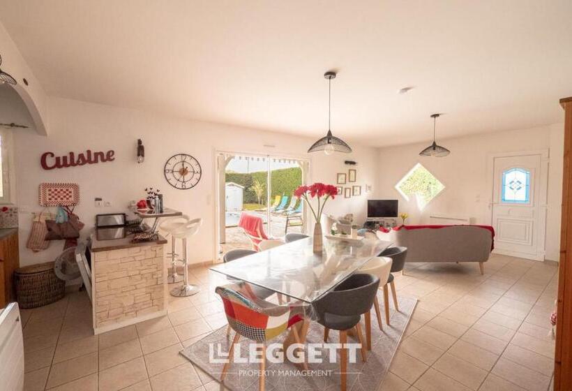 Beautiful Louisiana Villa Sleeps 6 With Pool