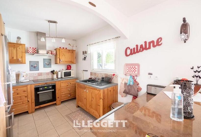 Beautiful Louisiana Villa Sleeps 6 With Pool