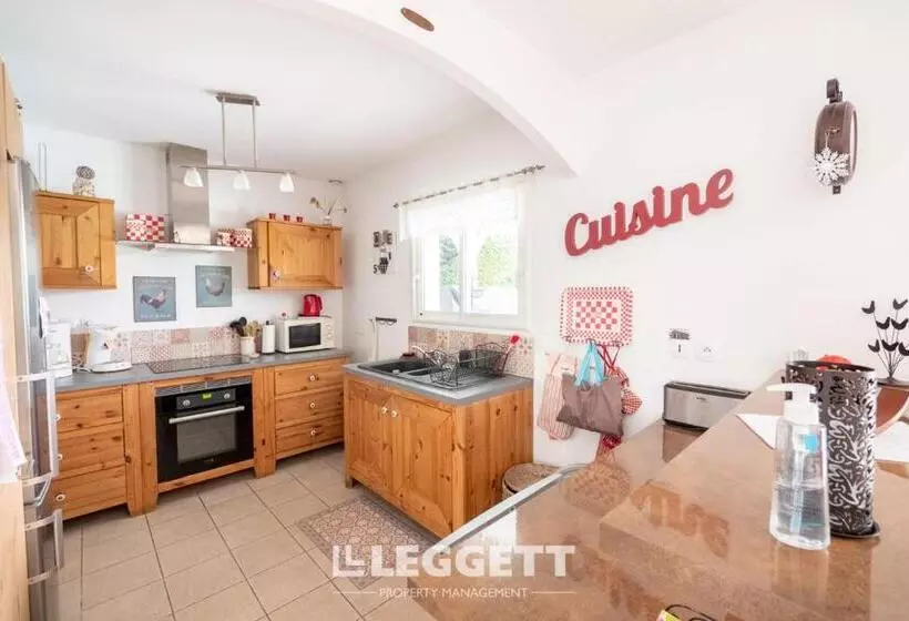 Beautiful Louisiana Villa Sleeps 6 With Pool