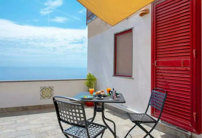 Chrissella Holiday House