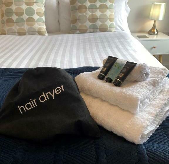 Eastcliffe Penthouse, 2 Beds & Bathrooms With Parking