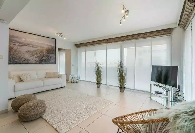 Gelijkvloers Zeedijk Appartement   Lichtrijk En Modern