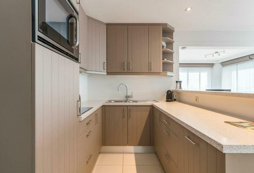 Gelijkvloers Zeedijk Appartement   Lichtrijk En Modern