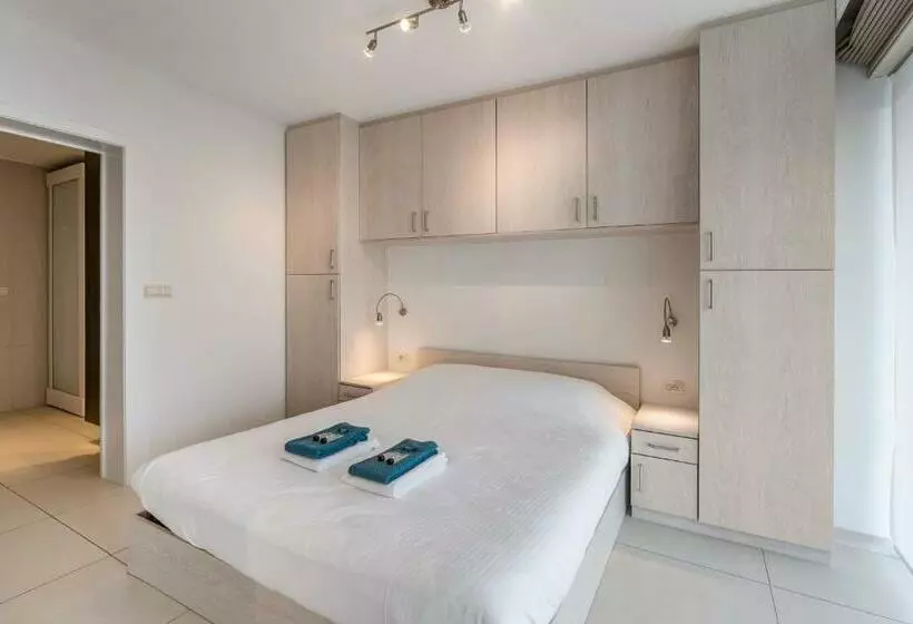 Gelijkvloers Zeedijk Appartement   Lichtrijk En Modern
