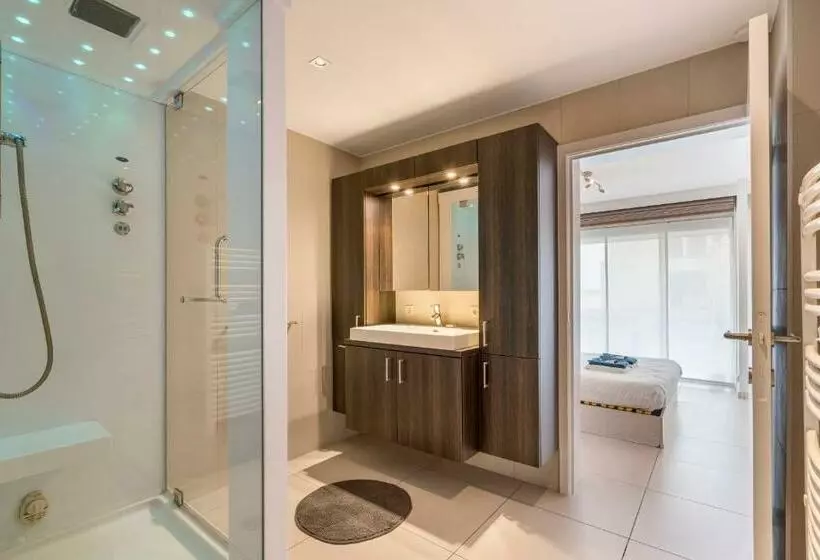 Gelijkvloers Zeedijk Appartement   Lichtrijk En Modern