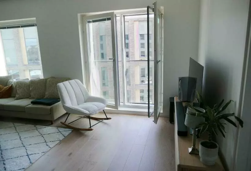 10. Floor Apartment Near City Center