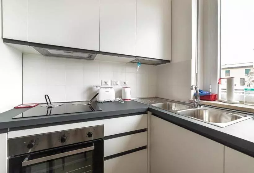 Sant Ambrogio Bright Apartment With Terrace