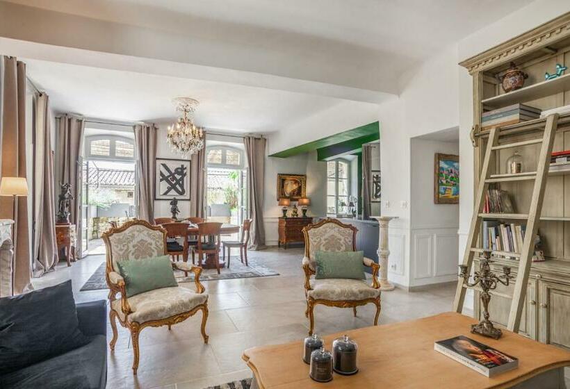 Suite D Hôtes De Prestige Avec Terrasses Pour Deux Personnes, à Ansouis Au Cœur Du Luberon