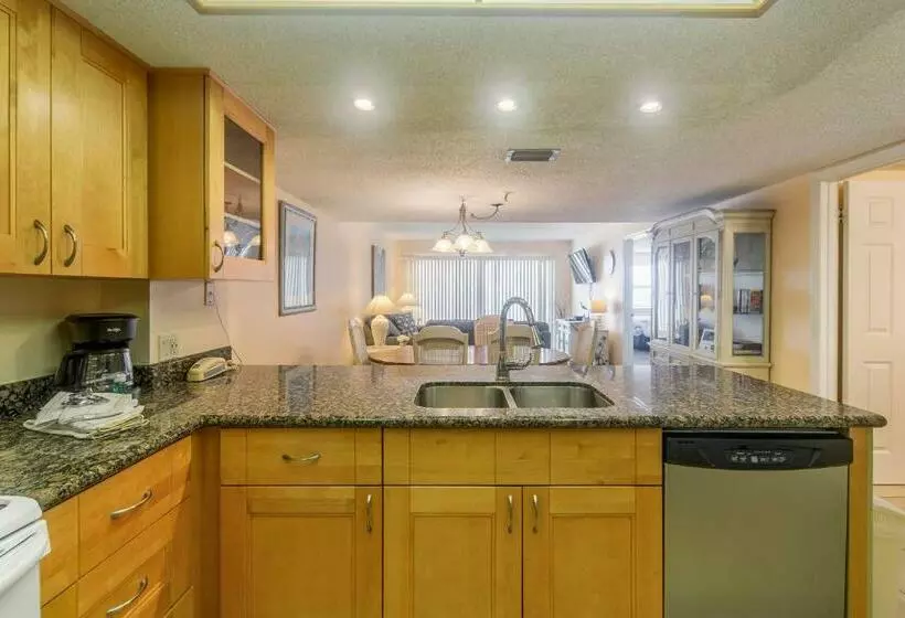 #208 Beach Place Condos