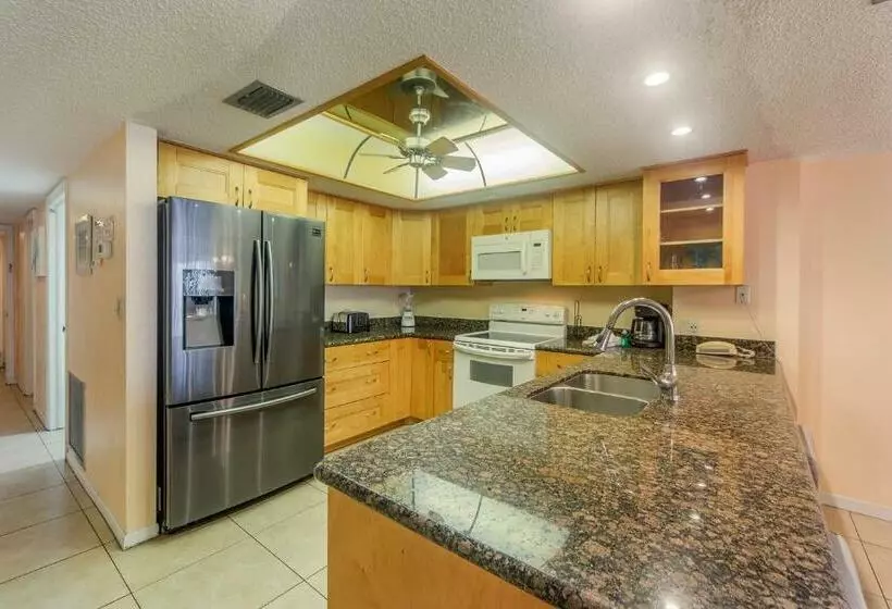 #208 Beach Place Condos