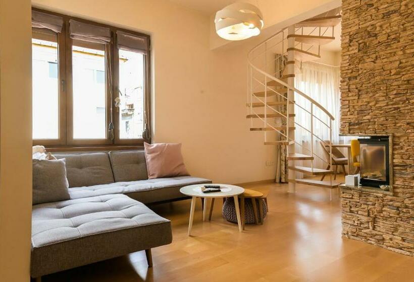 Designer Maisonette With Top Central Location