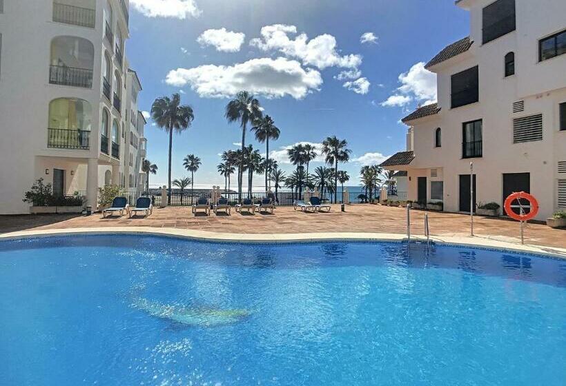 Duquesa Superb Seafront Apartment Marina Real 305
