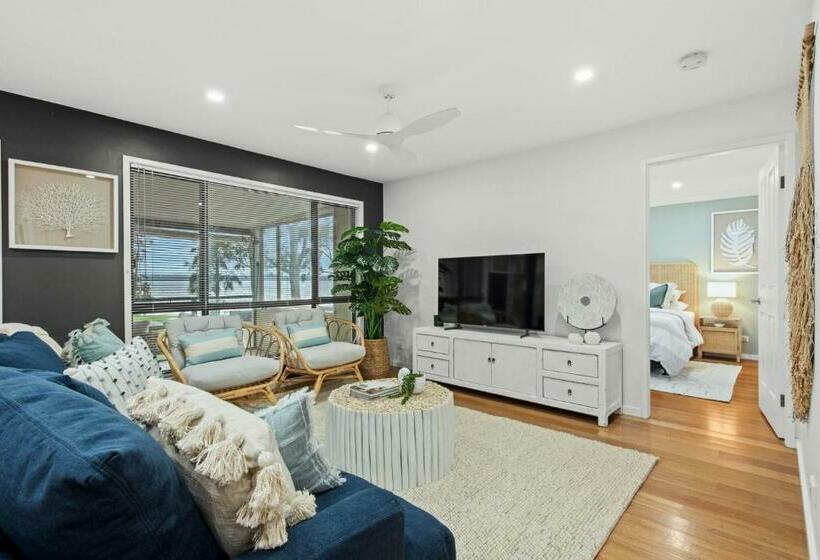 Edge Water Belle Escapes Jervis Bay