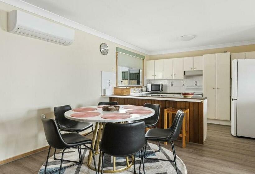 Waters Edge Belle Escapes Jervis Bay