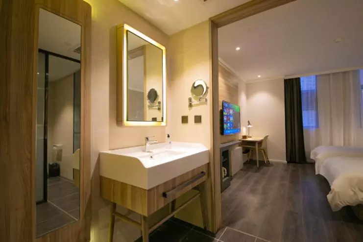 Отель Hanting Premium Zhenjiang Dashikou