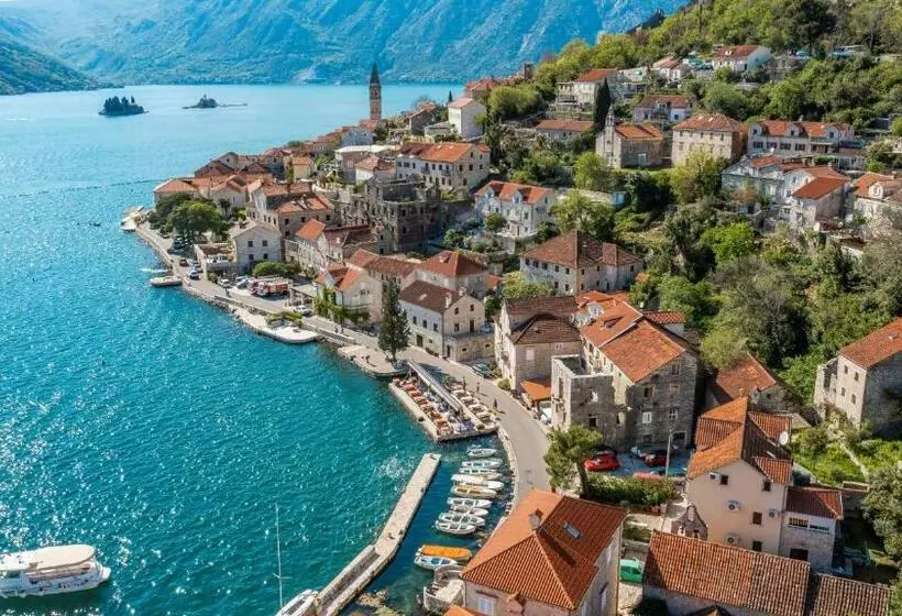 Charming Bohemian House In Perast