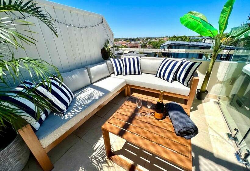 Luxury St Kilda Townhouse In The Sky