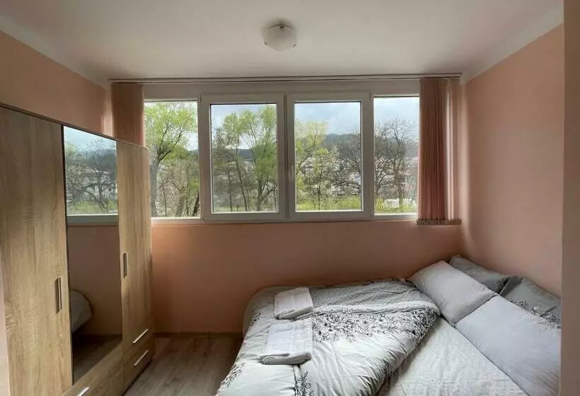Apartament Emaia