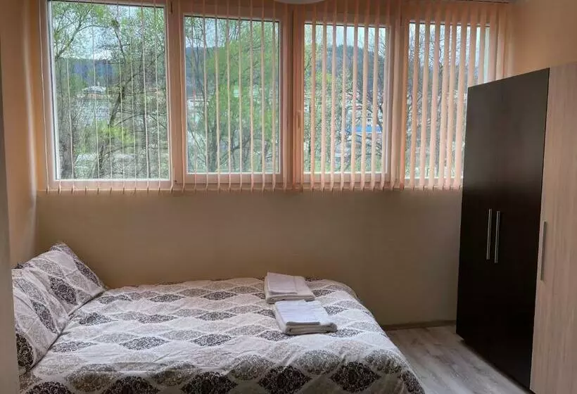 Apartament Emaia