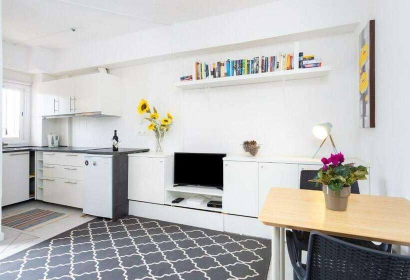 Comfortable Apartment At The Waterfront