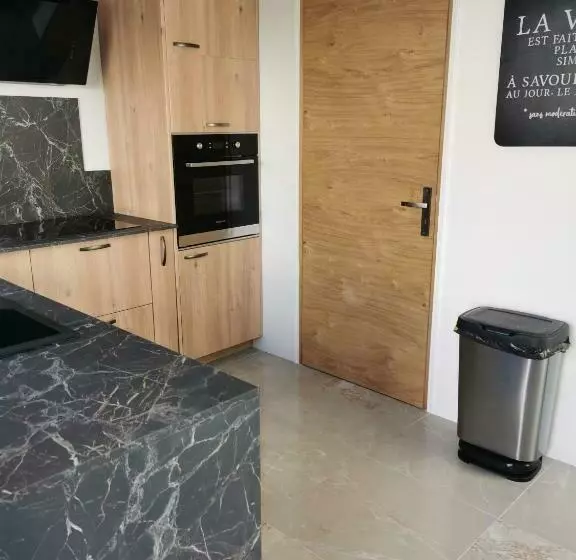 Jolie Maison En Pierres Avec Piscine Et Parking