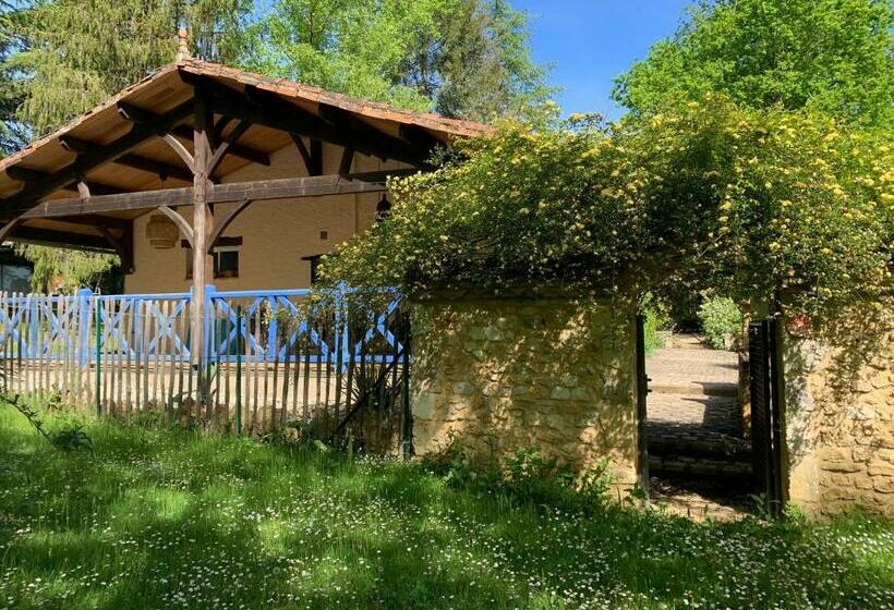 Gîtes De Charme Le Bibendôme Et Les Mots Bleus En Pleine Forêt