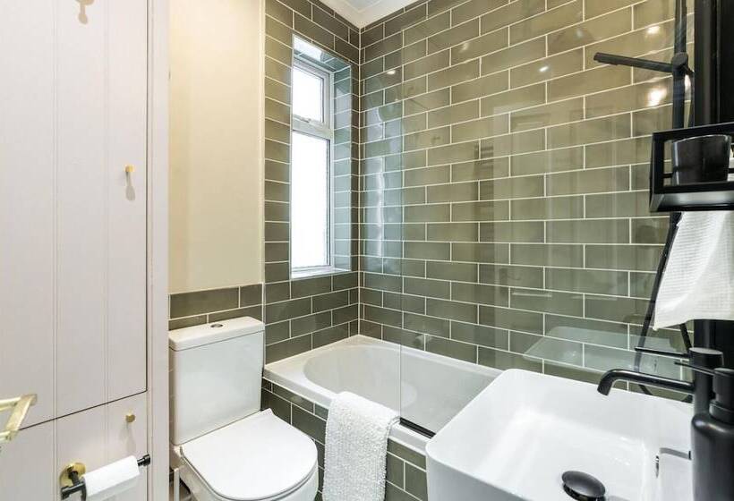 Beautiful 1bd Garden Flat In Golders Green