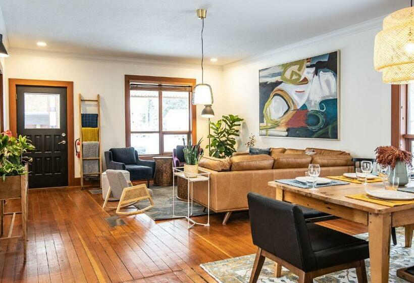 Mackenzie House By Revelstoke Vacations