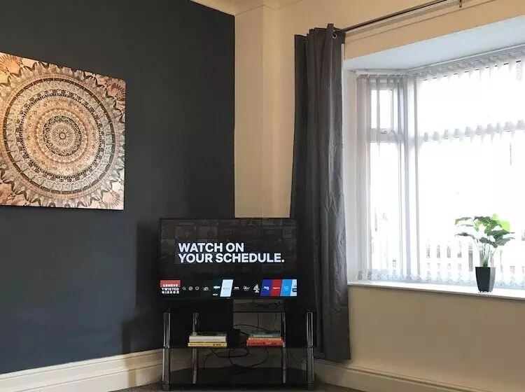 Stylish 3 Bed Preston Home For Relaxing Comfy Stay