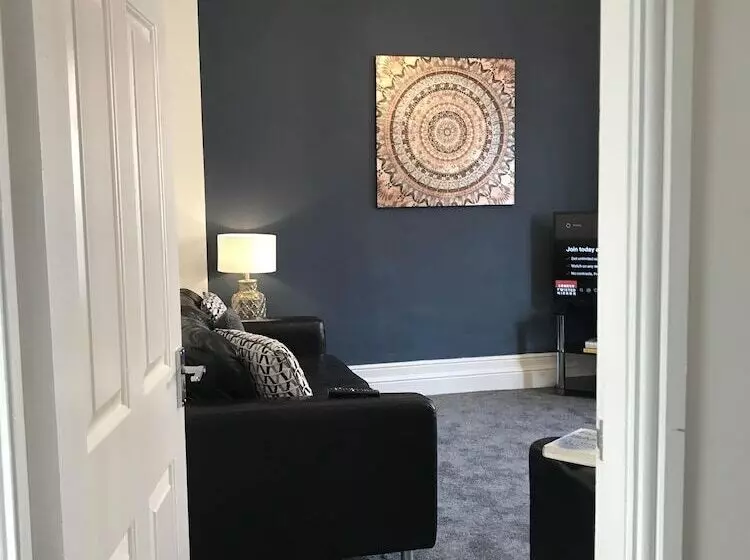 Stylish 3 Bed Preston Home For Relaxing Comfy Stay