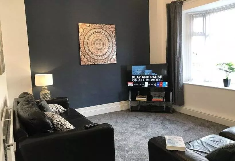 Stylish 3 Bed Preston Home For Relaxing Comfy Stay