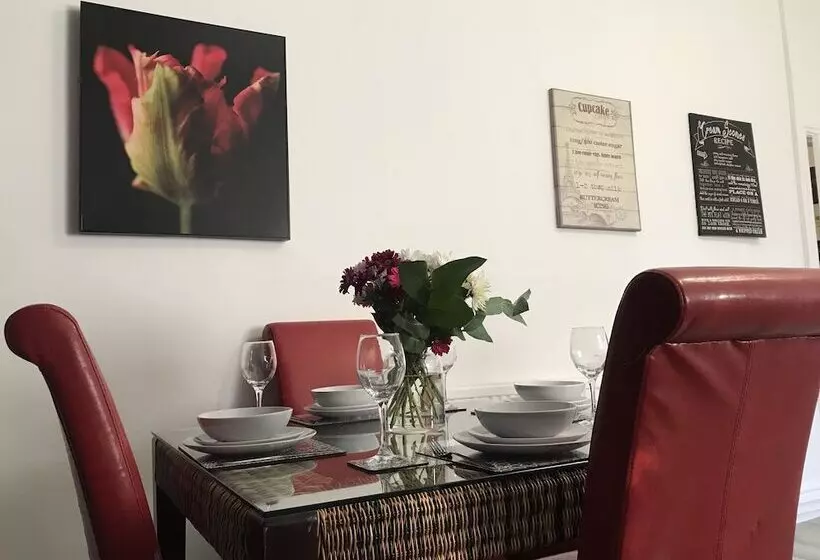 Stylish 3 Bed Preston Home For Relaxing Comfy Stay