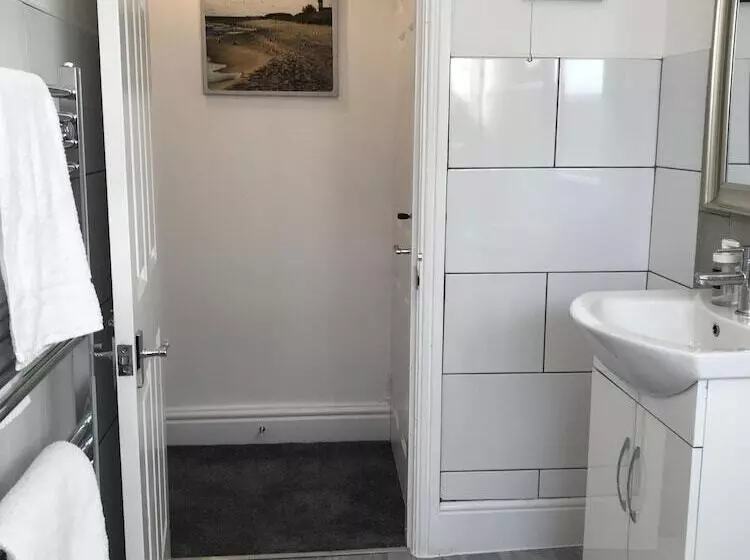 Stylish 3 Bed Preston Home For Relaxing Comfy Stay