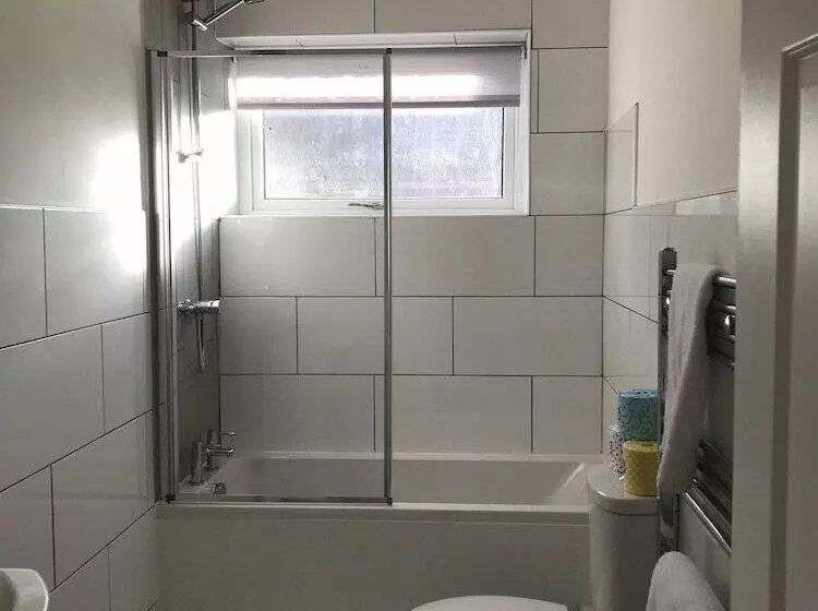 Stylish 3 Bed Preston Home For Relaxing Comfy Stay
