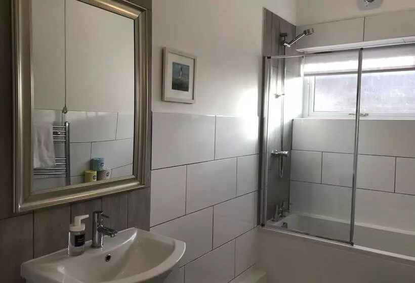 Stylish 3 Bed Preston Home For Relaxing Comfy Stay