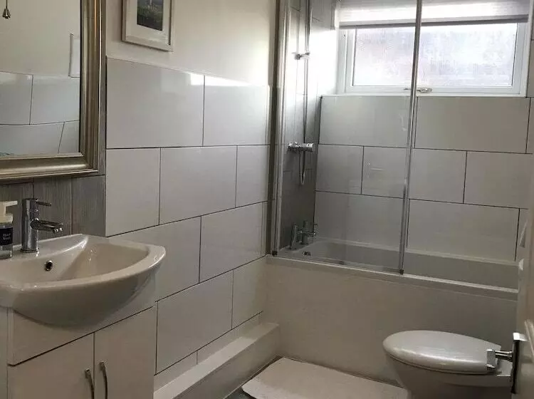 Stylish 3 Bed Preston Home For Relaxing Comfy Stay