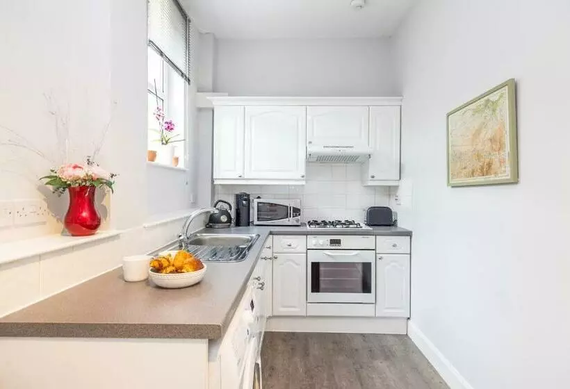 Cosy Town Centre Cottage