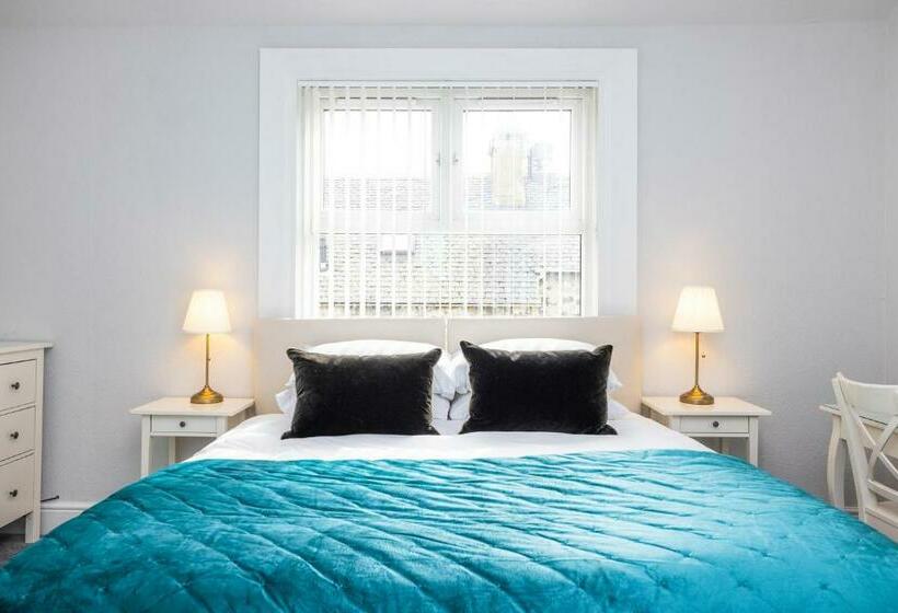 Cosy Town Centre Cottage