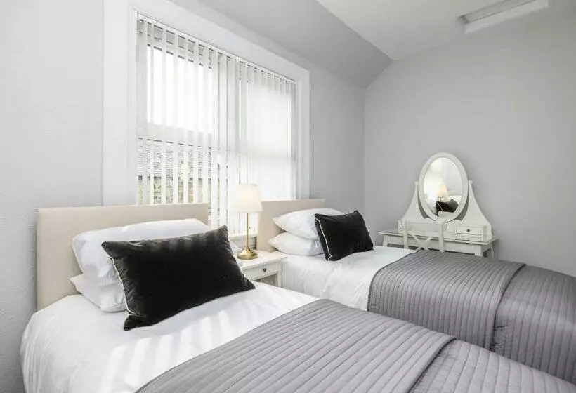 Cosy Town Centre Cottage