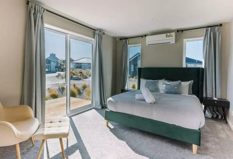 Lupin Faves Tekapo