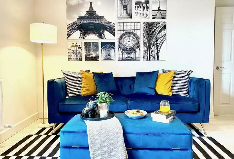 Perfect Location 5 Minutes Walk From Tube Station ! 10 Minutes Walk From Tower Bridge