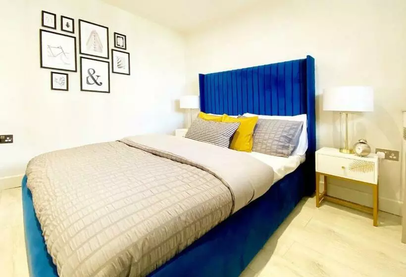 Perfect Location 5 Minutes Walk From Tube Station ! 10 Minutes Walk From Tower Bridge