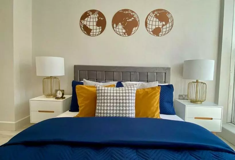Perfect Location 5 Minutes Walk From Tube Station ! 10 Minutes Walk From Tower Bridge