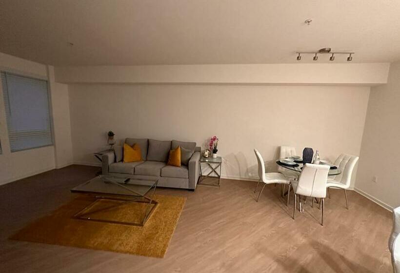 Next To John Wayne Luxury Apartment