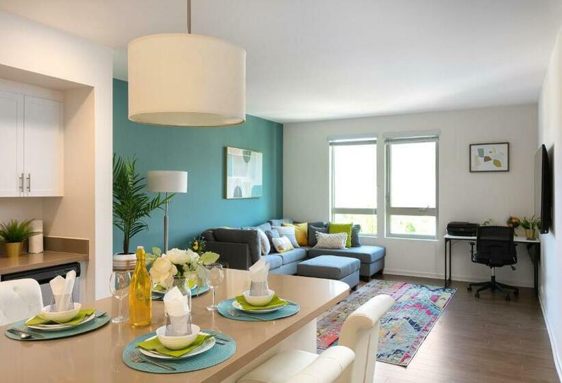 Next To John Wayne Luxury Apartment