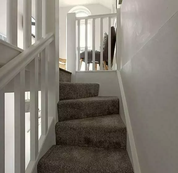 Beautiful 1 Bed Riversi Cottage Located In Malpas